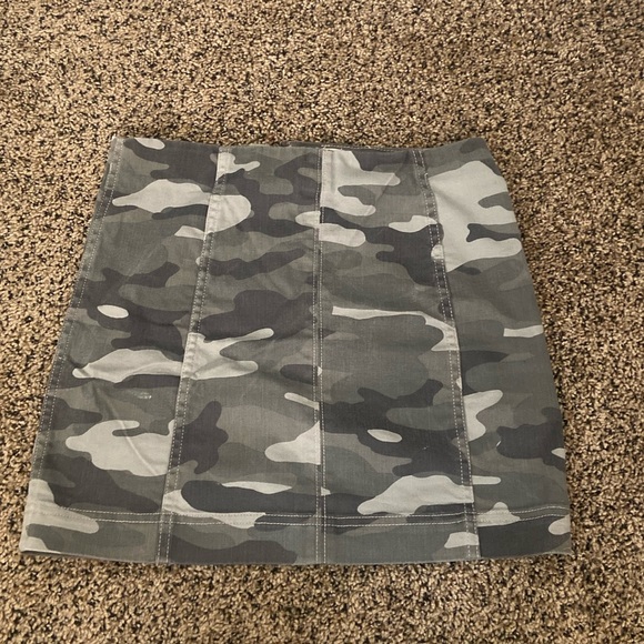 Jolt camo mini skirt - Picture 2 of 4